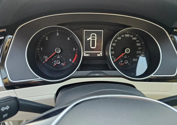 Volkswagen Passat cena 61900 przebieg: 94400, rok produkcji 2015 z Cieszyn małe 172